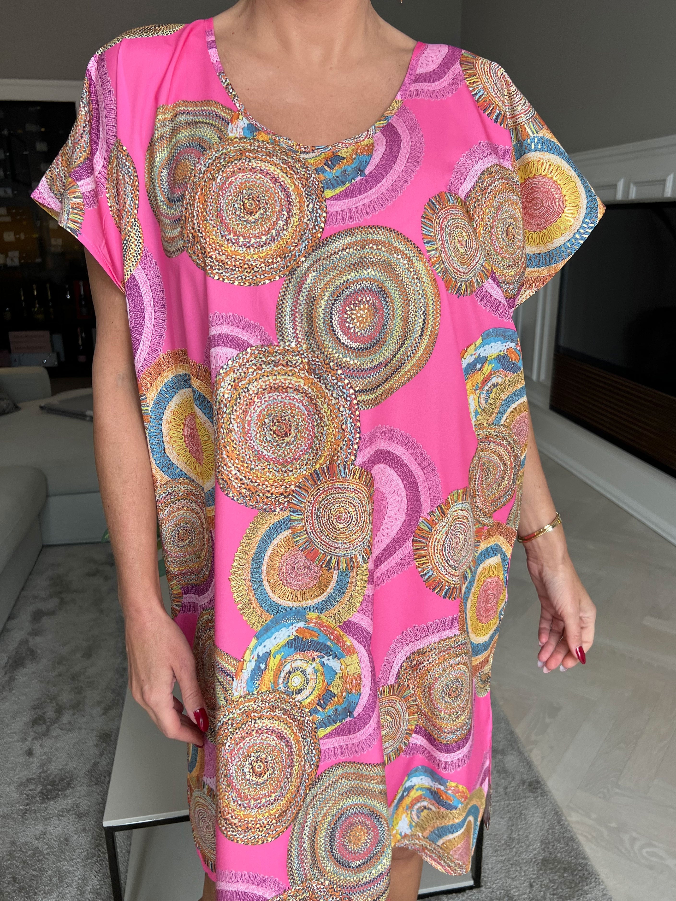 Helena - Lätt och luftig mönstrad klänning i siden